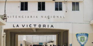 La Dirección General de Servicios Penitenciarios y Correccionales (DGSPC) informó que todo está bajo control en el Centro de Privación de Libertad de La Victoria, luego de un conato de incendio de menor magnitud, producto de un corto circuito del tendido eléctrico del área de los patios F.