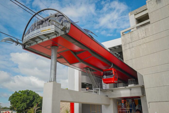 Santo Domingo, República Dominicana.- El gobierno inaugurará el 17 de marzo el teleférico de Santiago y abrirá en dos semanas la licitación de otro sistema de transportación de ese tipo desde el kilómetro 9 de la autopista Duarte hasta Haina, en Santo Domingo Oeste, informó este martes el presidente Luis Abinader.
