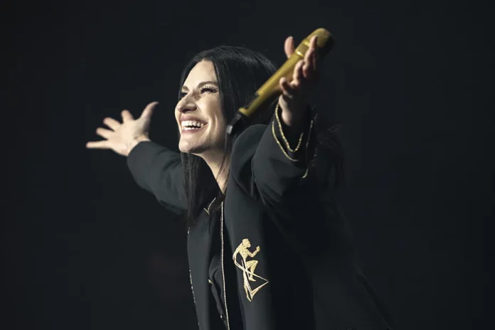 Un hombre dispara 17 veces contra la sala de conciertos Accor Arena de París durante un concierto de Laura Pausini