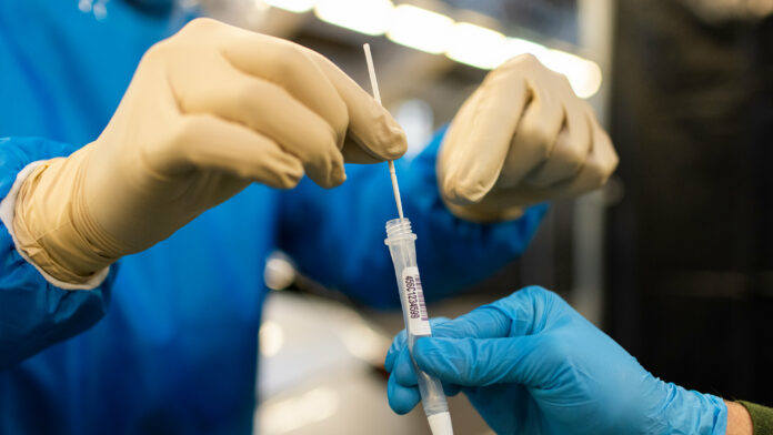 Los casos fueron detectados en un total de 2,295 muestras de laboratorio procesadas, de las cuales 1,140 fueron a pacientes de primera vez y el resto eran muestras de seguimiento.