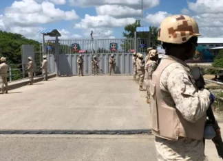 FF.AA. de RD acuartela unidades especializada ante alerta en Haití Las Fuerzas Armadas de la República Dominicana acuartelaron una parte de sus unidades especializadas ante las crisis social y política en Haití agravadas por las violentas protestas de grupos que exigen la renuncia del primer ministro Ariel Henry