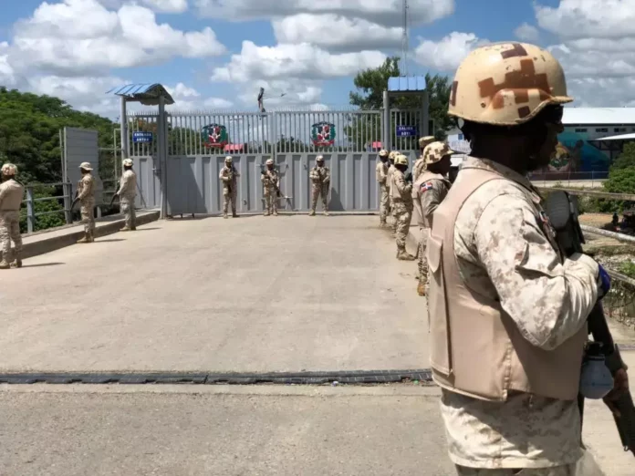 Las Fuerzas Armadas de la República Dominicana acuartelaron una parte de sus unidades especializadas ante las crisis social y política en Haití agravadas por las violentas protestas de grupos que exigen la renuncia del primer ministro Ariel Henry