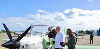 Entre las novedades de este desfile militar y policial fue la exhibición de la aeronave Dulus ensamblada en la República Dominicana, unidades que serán utilizadas para el entrenamiento de nuevos pilotos y el patrullaje de la zona fronteriza.