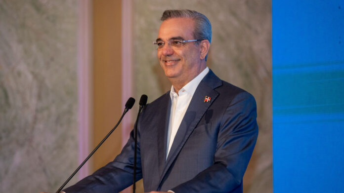 El presidente de la República, Luis Abinader, decretó este martes el ascenso de cuatro miembros del Ejército de la República Dominicana (ERD), a rango de mayor general, entre ellos el jefe del Cuerpo de Seguridad Presidencial, Jimmy Arias Grullón.
