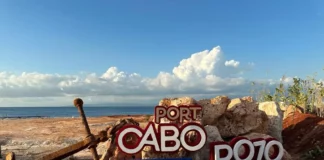 Revelan video en redes sociales del muelle de Cabo Rojo, en Pedernales, mostrando un deslave de material de construcción provisional, lo anterior debido a la intensa surada que impacta el mar Caribe con marejadas inusuales, las cuales incidieron en el deslave de la capa exterior del material provisional.
