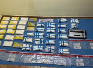 Incautan en Puerto Plata 41 paquetes de cocaína Agentes de la Dirección Nacional de Control de Drogas (DNCD) y miembros del Ministerio Público, confiscaron 41 paquetes de cocaína, en medio de un operativo de interdicción realizado en la provincia de Puerto Plata.
