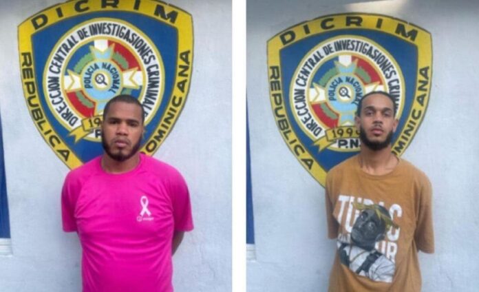 Alex Elvin Cruz Díaz (Chuki), de 23 años, acusado de estar involucrado en la muerte de Paula Santana Escalante, dejó olvidada una prenda de vestir manchada de sangre en un vehículo de transporte, según lo informado en el expediente de solicitud de medida de coerción elaborado por el Ministerio Público.