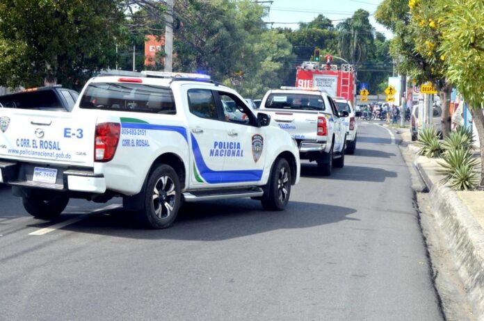 La Policía Nacional informó que agentes de la Dirección Central de Investigación (DICRIM) identificaron a dos presuntos delincuentes, señalados como los autores de la muerte por herida de bala del segundo teniente del Ejército de la República Dominicana (ERD), Fernando Pérez Beriguete, de 45 años, en hecho ocurrido en el sector Villa Liberación, Santo Domingo Este.