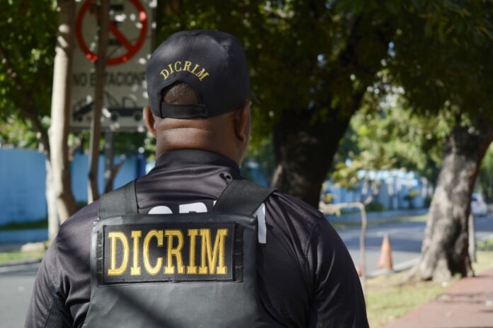 La Dirección de Investigaciones Criminales (Dicrim) de la policía Nacional y la fiscalía de Santiago identificaron a dos hombres, quienes supuestamente mataron a tiros al excoronel Francisco Antonio Fernández Bautista (Tony), tío del exdirector de la Policía Nacional, Ney Aldrín Almonte Bautista.