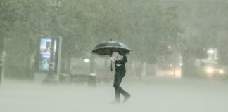 La Oficina Nacional de Meteorología (Onamet), informó que el día de hoy, una vaguada prefrontal y un sistema frontal que se desplazará rápidamente sobre el país estarán provocando incrementos en la nubosidad con lluvias dispersas y ráfagas de viento a lo largo del día.