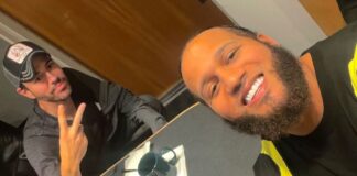 A través de su cuenta de Instagram, ‘El Jefe’ compartió una fotografía junto al compositor y productor, quien es hijo de Julio Iglesias, donde escribió: “Un junte histórico con @enriqueiglesias. ¿Dembow o pop?”.
