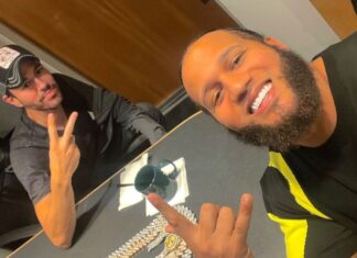 A través de su cuenta de Instagram, ‘El Jefe’ compartió una fotografía junto al compositor y productor, quien es hijo de Julio Iglesias, donde escribió: “Un junte histórico con @enriqueiglesias. ¿Dembow o pop?”.