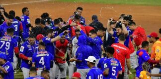Los Tiburones de la Guaira de Venezuela vencieron esta noche a los Tigres del Licey de República Dominicana 3-0 para convertirse en campeones de la 66 edición de la Serie del Caribe celebrado en el estadio LoanDeport de la ciudad de Miami.