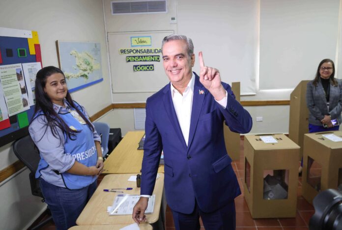 El presidente de la República, Luis Abinader, hizo un llamado a la ciudadanía para mantener la paz y evitar la violencia, tras incidentes que se han registrado desde el sábado que han dejado un fallecido y varios heridos.