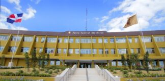 La Junta Central Electoral (JCE) les recordó a los colegios electorales y a la Policía Militar Elctoral, que los observadores de escrutinios acreditados pueden entrar a los colegios electorales luego de las 5:00 p.m.