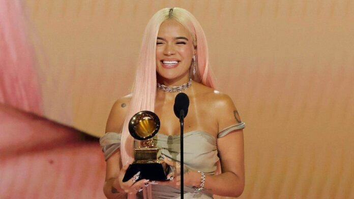 La cantante colombiana Karol G celebró esta noche el doble: en su primera nominación al Grammy Awards se llevó el premio.