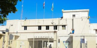 La Dirección General de Servicios Penitenciarios y Correccionales (DGSPC) y el Instituto Dominicano de Aviación Civil (IDAC) trabajan en conjunto en la coordinación de labores de supervisión desde el espacio aéreo de los centros penitenciarios, con el objetivo de incrementar los niveles de seguridad en el sistema penitenciario.