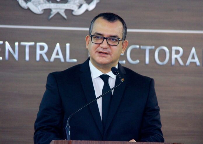 El presidente de la Junta Central Electoral (JCE), Román Jáquez, garantizó que el pleno de ese organismo acogerá y aplicará cada recomendación que hizo la Misión de Observadores de la Organización de Estados Americanos (OEA) sobre las elecciones municipales celebradas el pasado domingo.