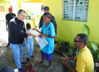 JCE reafirma todo está listo para comicios del próximo domingo El presidente de la Junta Central Electoral (JCE), Román Jáquez Liranzo, reafirmó que todo está listo para las elecciones municipales del próximo domingo de la República Dominicana y exhortó a los ciudadanos a acudir temprano y en orden a votar por el partido y candidatos de su preferencia.