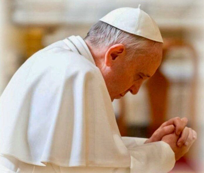 El papa Francisco pidió hoy rezar «por los muertos y heridos en los devastadores incendios en Chile», tras en ángelus dominical en la plaza de san Pedro.