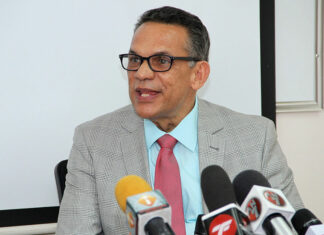 El exministro de Administración Pública, Ramón Ventura Camejo, dio a conocer hoy su renuncia a todos los órganos de dirección del Partido de la Liberación Dominicana (PLD), del cual seguirá siendo militante.