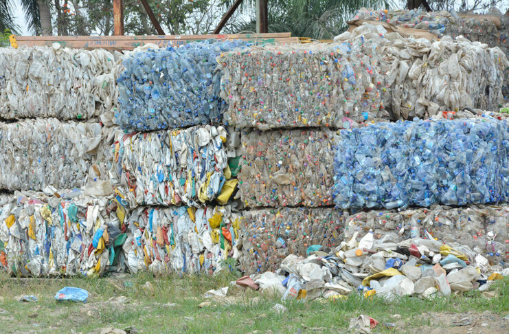 Construirán planta de reciclaje de plástico para productos de grado alimenticio El grupo de empresas de empaques y bebidas, DIESCO, e INVEMA, empresa centroamericana de reciclaje, firmaron una alianza para la construcción de Planta Renacer, la primera planta de reciclaje ‘botella a botella’ de plástico PET, grado alimenticio, en la República Dominicana y el Caribe.