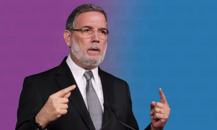 Rodríguez Marchena difiere de Abinader y asegura el dominicano hoy vive peor que en 2020 El coordinador de comunicaciones de la campaña presidencial de Abel Martínez, Roberto Rodríguez Marchena, expresó este miércoles su desacuerdo con el discurso del presidente Luis Abinader y aseguró que la población dominicana hoy vive peor que en el año 2020, cuando el jefe de Estado asume el tren gubernamental.