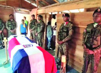 Sepultan sargento del Ejército asesinado a tiros por un haitiano en la frontera El presidente Luis Abinader aseguró que ya habían sido identificados los autores del crimen y aseguró que la Policía Nacional y el Ejército informarían pronto sobre su captura.