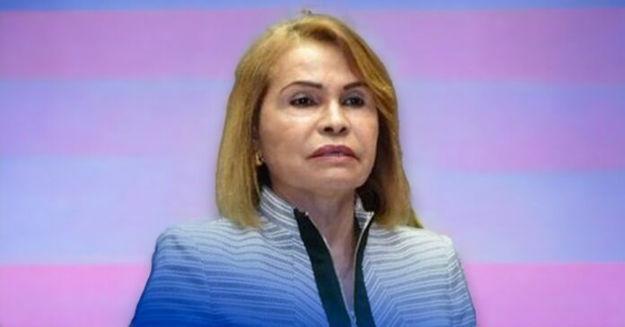 Agentes de la Policía Nacional y del Cuerpo Especializado en Seguridad Fronteriza Terrestre (CESFRONT), acordonaron la zona del mercado fronterizo tras las amenazas de la ex senadora Sonia Mateo de encadenarse para evitar que se efectué el mercado.