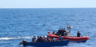 Mueren ahogados tres migrantes dominicanos en costa Puerto Rico Tres nacionales dominicanos murieron ahogados en las costas noroeste de Puerto Rico al volcarse la embarcación donde viajaban una treintena de migrantes irregulares, confirmó el secretario de Seguridad, Alexis Torres.