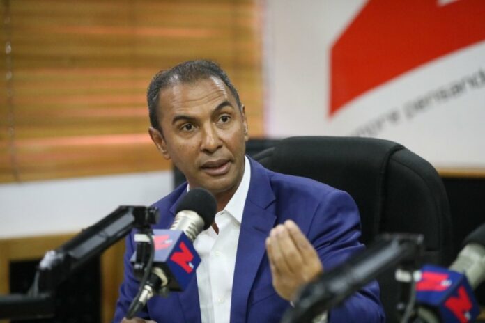 Domingo Contreras reta Carolina a debatir problemas del Distrito El candidato del Partido de la Liberación Dominicana y la alianza opositora Rescate RD a la alcaldía del Distrito Nacional, Domingo Contreras, retó a la alcaldesa Carolina Mejía a debatir «con profundidad y claridad» sobre los problemas de esta demarcación.