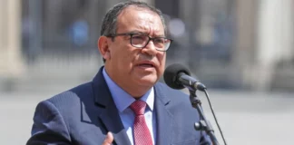 El escándalo detonado por la difusión de un audio comprometedor entre el primer ministro, Alberto Otárola, y una joven contratada por el Estado, entró en pausa hoy, a la espera del retorno del primero del exterior.
