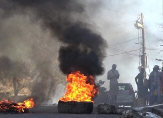 Bandidos armados siembran el terror y destruyen hospitales en Haití Decenas de hombres fuertemente armados invadieron la zona de Frécyneau, en la entrada sur de la ciudad de San Marcos la noche del martes 5 de marzo, tras un altercado entre dos individuos, durante el funeral de un familiar de un sacerdote vudú del barrio.