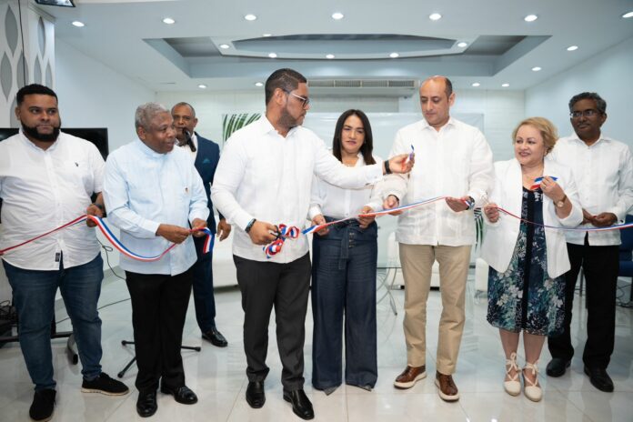 El presidente de la República, Luis Abinader, dejó iniciados los trabajos para la conversión en una terminal de cruceros del puerto Duarte, de Arroyo Barril.