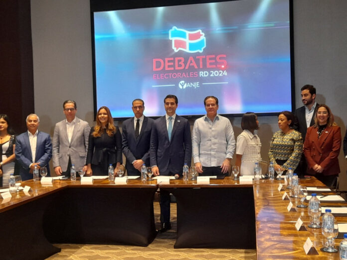 ANJE organiza debate presidencial para el próximo 24 de abril La Asociación Nacional de Jóvenes Empresarios (ANJE) organizará un debate presidencial, para el que invitó a los candidatos a esa posición de las tres principales organizaciones políticas del país, los partidos Revolucionario Moderno (PRM), de la Liberación Dominicana (PLD) y Fuerza Del Pueblo (FP).