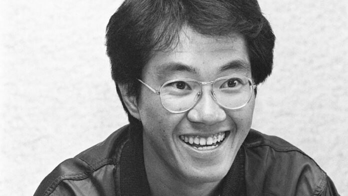 Akira Toriyama, icónico creador de historietas e ilustrador japonés, falleció a los 68 años a consecuencia de un repentino hematoma subdural, de acuerdo con un comunicado difundido este viernes en la página oficial de 'Dragon Ball', el exitoso manga convertido en serie animada que catapultó su popularidad.
