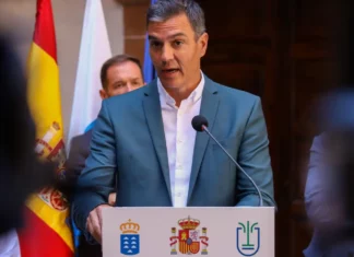 España redobla nexos con Latinoamérica El Gobierno de España redobla esta semana sus nexos con Latinoamérica, con la gira del jefe del Ejecutivo, Pedro Sánchez, por Brasil y Chile, y de su canciller en Colombia y Panamá.