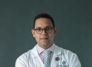 A propósito de conmemorarse el 4 de marzo el Día Mundial de la Obesidad, el doctor Héctor Sánchez Navarro recomienda sustituir los alimentos procesados, beber suficiente agua, unirse a páginas de motivación fitness y buscar ayuda profesional.