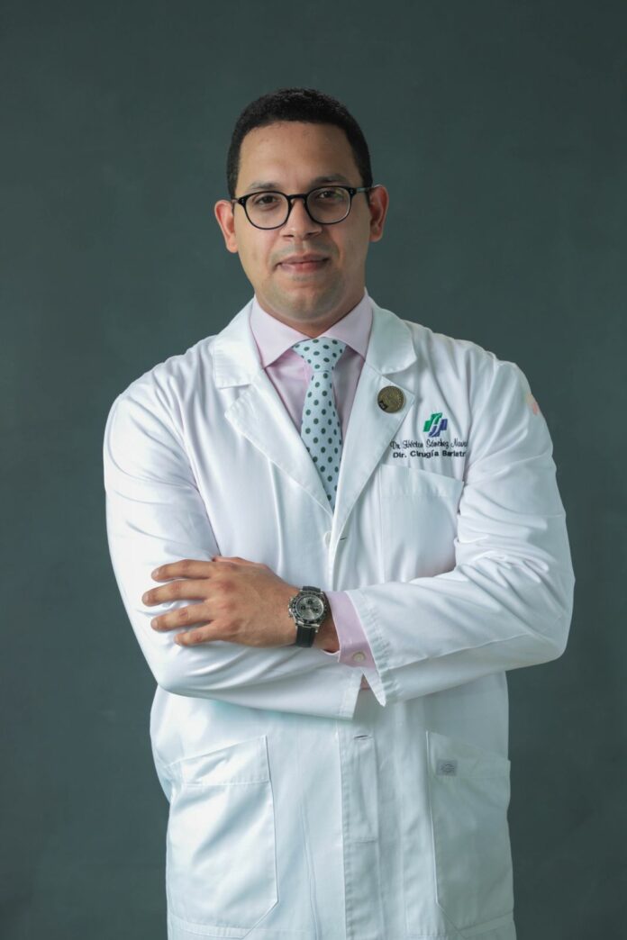 A propósito de conmemorarse el 4 de marzo el Día Mundial de la Obesidad, el doctor Héctor Sánchez Navarro recomienda sustituir los alimentos procesados, beber suficiente agua, unirse a páginas de motivación fitness y buscar ayuda profesional.