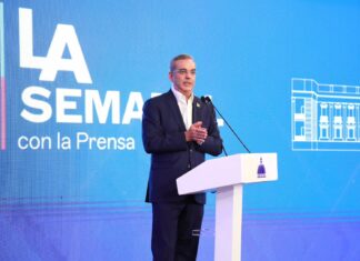 Abinader dice embarazos en adolescentes disminuyeron en 2023, en comparación al 2019 El presidente Luis Abinader resaltó este lunes los logros alcanzados por el Gobierno, con respecto a la mujer, destacando que los embarazos en adolescentes pasaron de 32,061 en el año 2019 a 23,070 en el año 2023. De igual modo, resaltó que las exportaciones de empresas lideradas por mujeres desde el 2020 al 2023 superaron más de 7,295 millones de dólares. Estas declaraciones las ofreció el jefe de Estado durante LA Semanal, celebrada en el Salón Las Cariátides del Palacio Nacional.