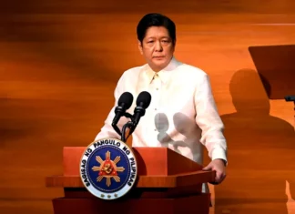 Filipinas se replantea política de impuestos con Cambodia El presidente de Filipinas, Ferdinand Marcos Jr., aseguró que su gobierno revisa la cuestión de la doble imposición con Cambodia, informó hoy en esta capital la oficina presidencial.