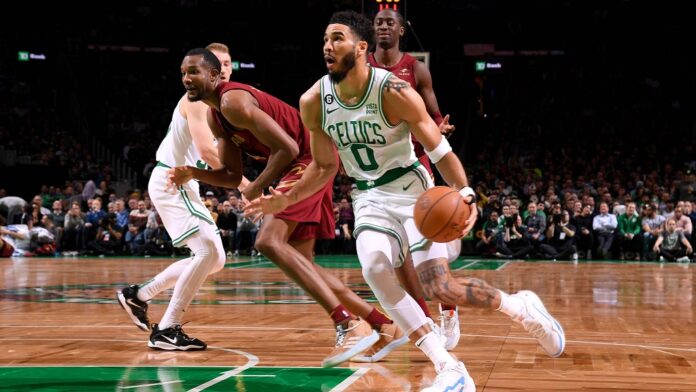 Cleveland Cavaliers intentará hoy frenar a Boston Celtics, que lleva 11 victorias consecutivas en la Liga estadounidense de baloncesto (NBA).