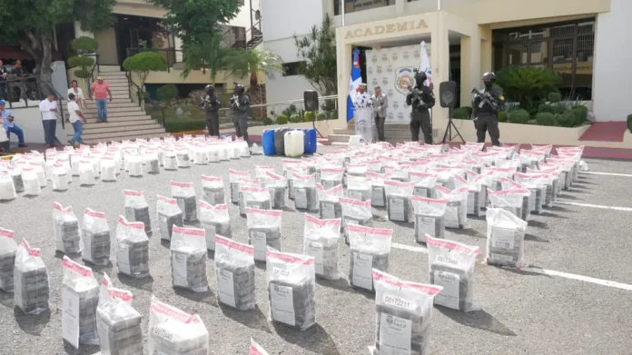DNCD ocupa más de una tonelada de cocaína en zona costera de La Romana