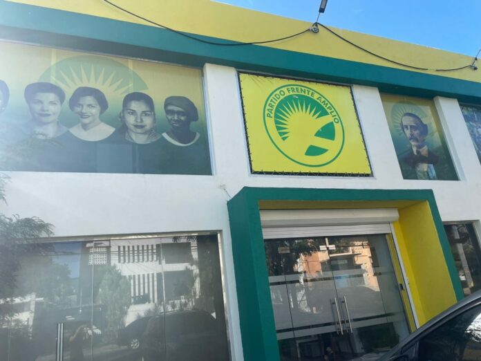 Jesús Díaz será el candidato vicepresidencial del Partido Frente Amplio (PFA) La candidata presidencial del Partido Frente Amplio (PFA), María Teresa Cabrera, escogió al periodista Jesús Díaz como su compañero de boleta para la vicepresidencia de la República Dominicana.