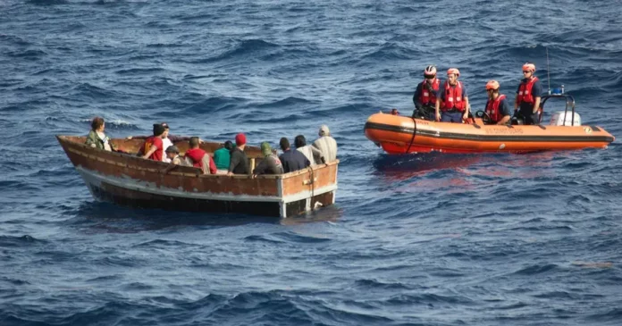 Ciudadanos reportaron como desaparecidas a dos mujeres, quienes salieron hace ocho días en una travesía hacia Puerto Rico en una yola y hasta el momento no saben de su paradero.