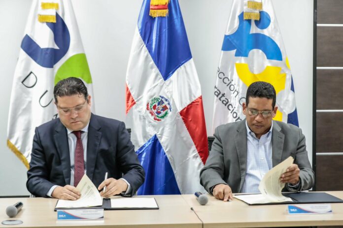 La Dirección General de Aduanas (DGA) firmó un acuerdo de interés mutuo con la Dirección General de Contrataciones Públicas (DGCP), en aras de fortalecer la transparencia y la integridad en los procesos de contratación y aduanas, lo que marcará un paso significativo hacia el fortalecimiento de la Administración pública y la gobernanza en la República Dominicana.