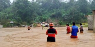 El número de personas damnificadas por la temporada lluviosa en Ecuador, conocida aquí como invierno, ha dejado hasta hoy mil 171 personas damnificadas, según datos de la Secretaría de Gestión de Riesgos (SGR).
