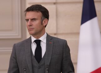 Macron confirma asistencia a funeral del papa Francisco en Roma