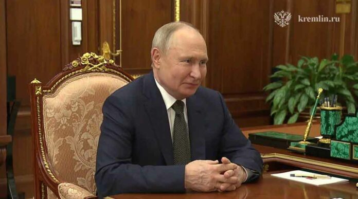 Rusia tiene más amigos que enemigos, pero es un honor tanto ser amigo como adversario, declaró hoy el presidente Vladímir Putin, en una reunión con el alcalde de Moscú, Serguéi Sobianin.