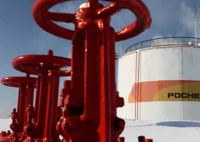 Rusia recortará su producción petrolera en segundo trimestre del año Rusia reducirá adicionalmente su producción del crudo en 471 mil barriles diarios en el segundo trimestre de 2024, anunció hoy el vice primer ministro ruso Alexandr Nóvak.